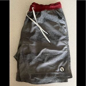 Mens Vuori swim/casual shorts size L